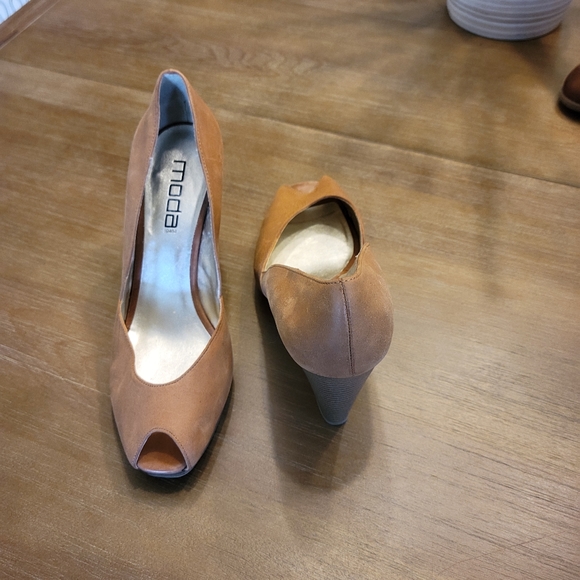 Women's shoes, Size 9 1/2, Tan - Picture 3 of 5